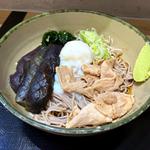 豚肉と揚げ茄子のそば〜温玉のせ〜