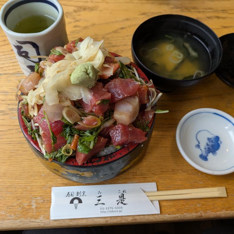 みこちゃん丼大(江戸前割烹 三是寿司)