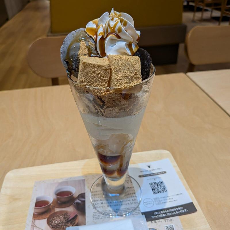 黒ゴマわらびもちパフェ(nana's green tea キラリナ京王吉祥寺店)