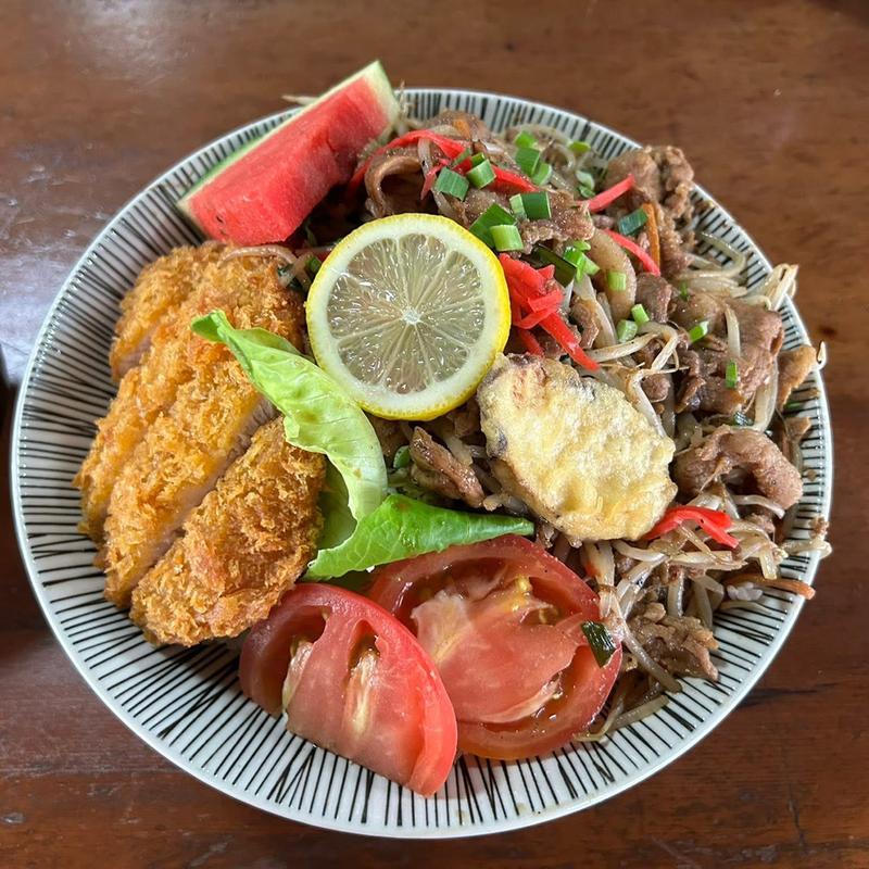カツスタミナ丼(お食事処 ぼんち)