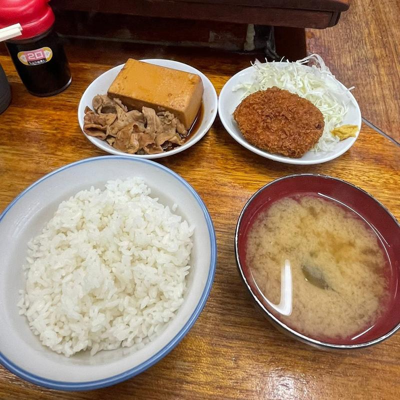 肉豆腐 コロッケ ライス中 みそ汁(こづち)