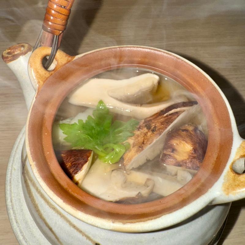 松茸の土瓶蒸し(金車)