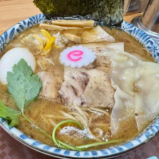 ラーメン大盛り＋特製トッピング