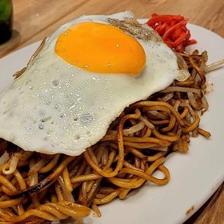 両面焼きそば 並盛り 目玉焼き