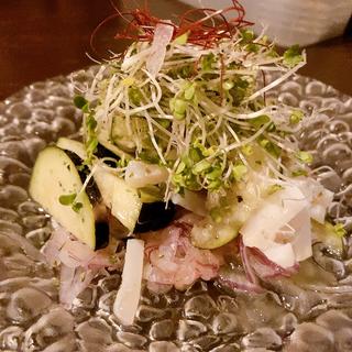 イカと水茄子のカルパッチョ
