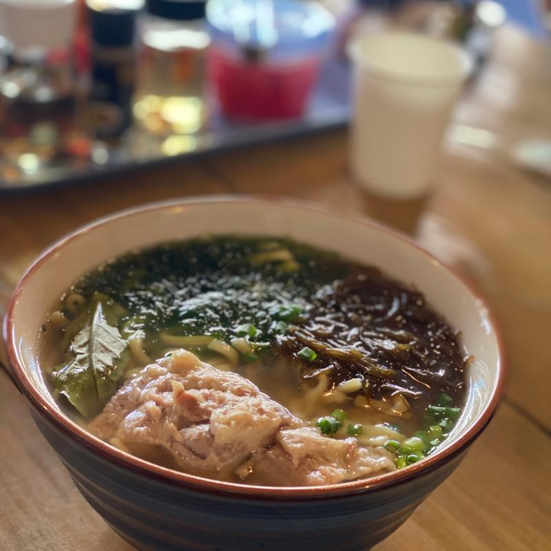 波乗り塩ソーキそば（大盛り）(うるまの島そば 海をのむ あげな店 〜second wave 波乗りソーキ〜)