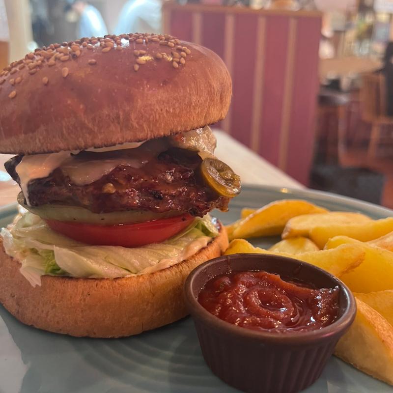 Sweet Chili Cheese Burger + Jarapeno(Louis Hamburger Restaurant ルイス ハンバーガーレストラン)