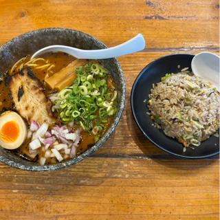 金の炙り味噌ラーメン+半チャーハン