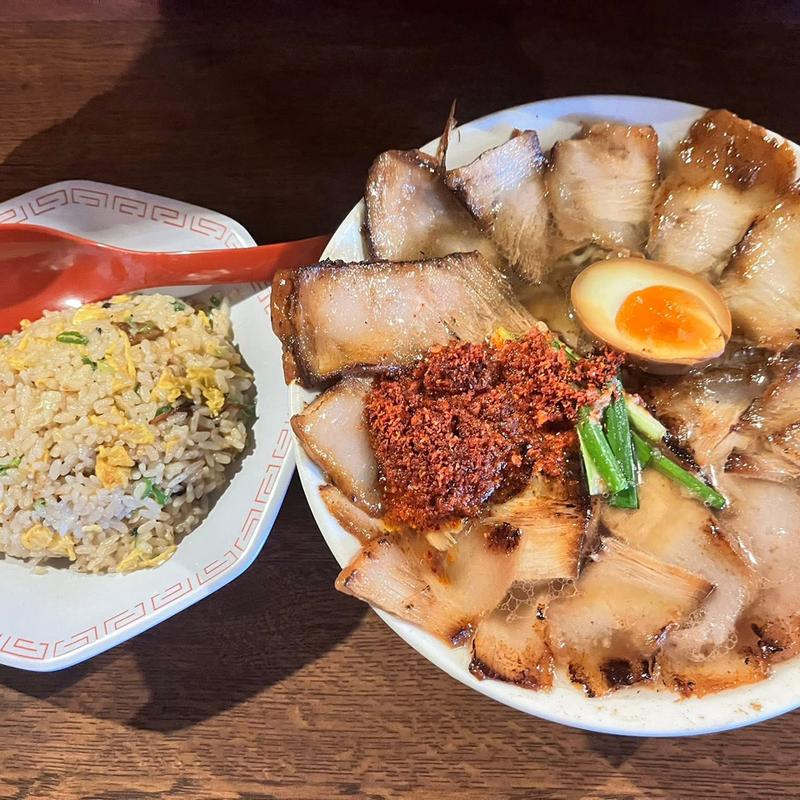 焼豚ラーメン 麺大盛り 肉盛り 半チャン(焼豚ラーメン 三條)