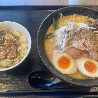豚骨味噌トロ玉ラーメン＋トロチャー丼(信州味噌らーめん喜悦)