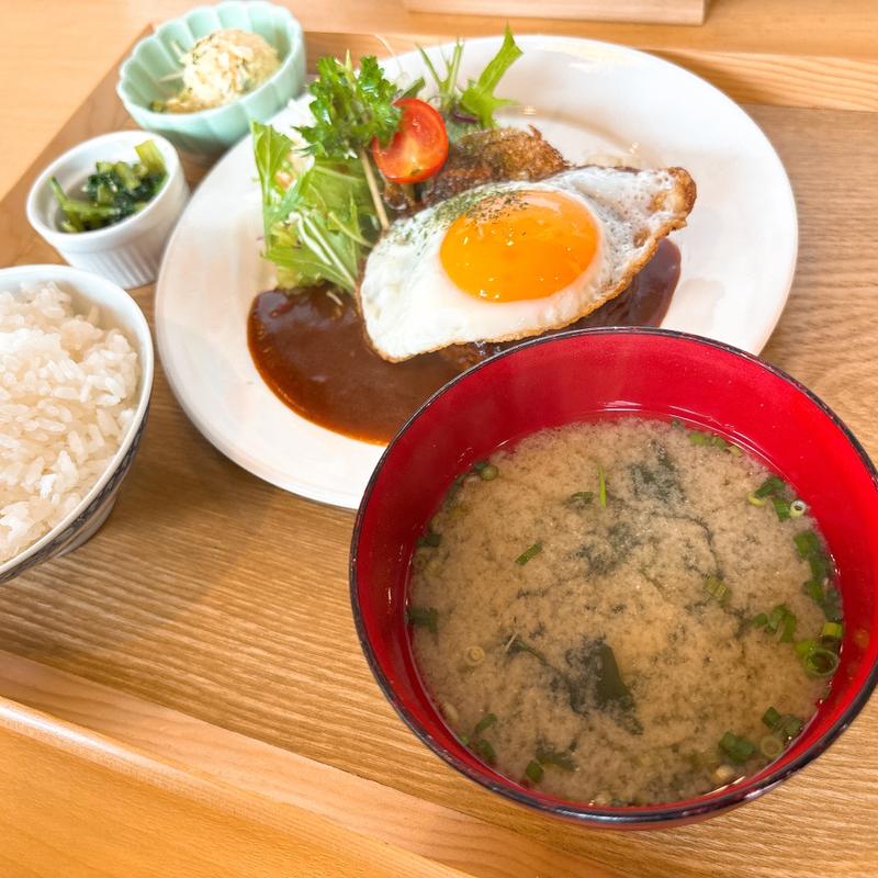 デミグラスハンバーグ定食(長岡市の定食屋【旬彩食堂 みち乃】)