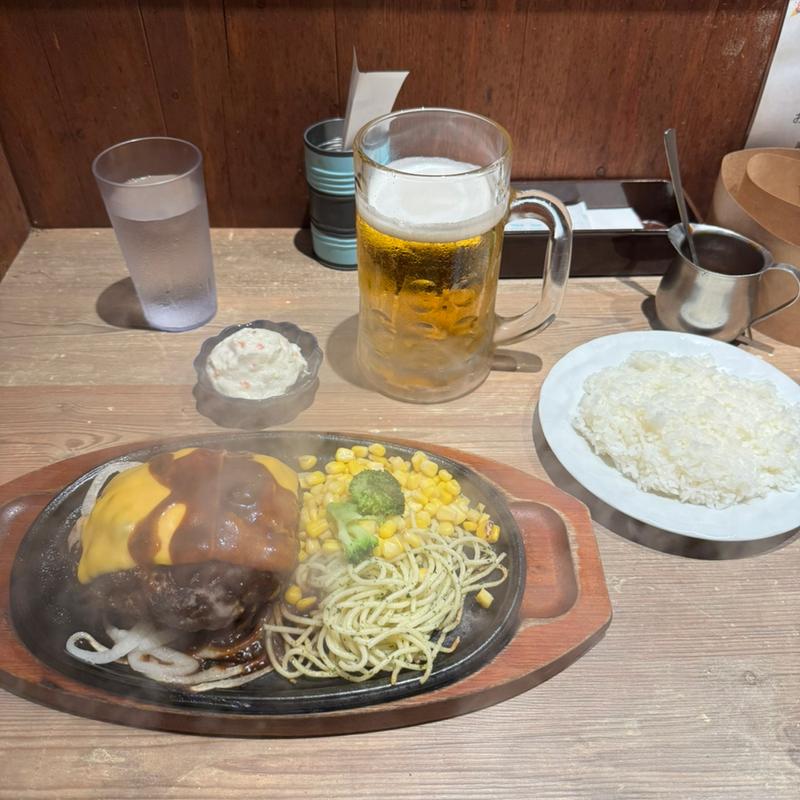 肉汁たっぷりハンバーグ1ポンド　チーズトッピング(ヒーローズステーキハウス吉祥寺店)