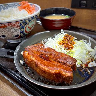 厚切り豚角煮定食