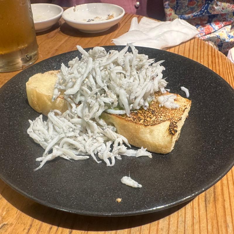 しらすと生のりバターのブルスケッタ(BEER STAND molto!! 阪急三番街店)