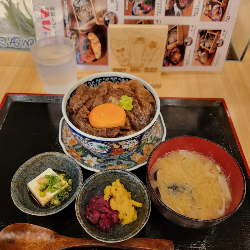 和牛すき丼(酒肴食堂ニューハマ)