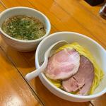 煮干し豚骨つけ麺