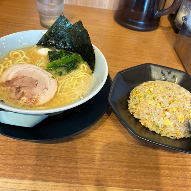 ラーメン、半チャーハンセット(町田商店 富士宮店)