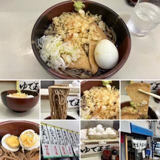 冷やしきつねそばに半たぬきゆでたまご
