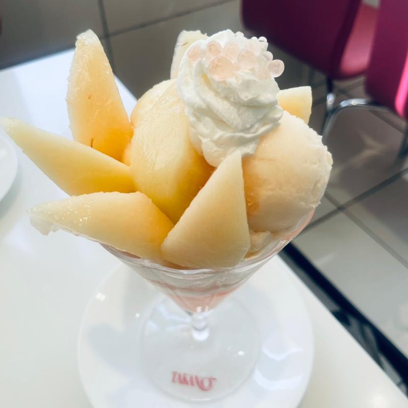 桃パフェ(タカノフルーツパーラー 池袋東武店)