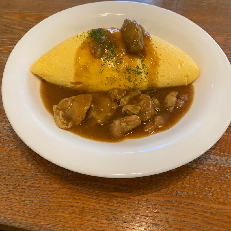 チキンカレーオムライス S (サラダorコーンスープ、ドリンクセット)(みるくカフェ )
