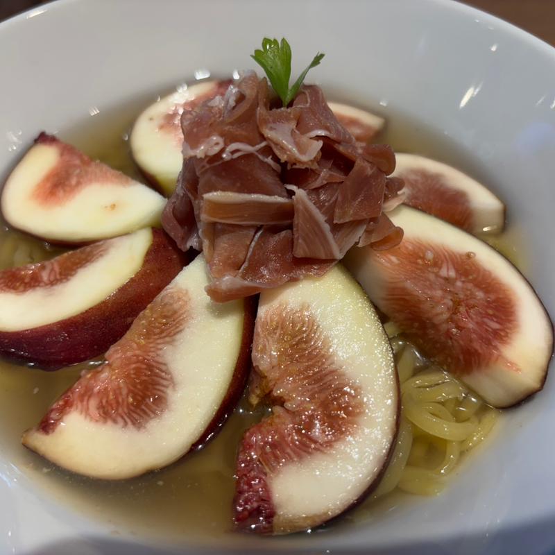 いちじくとハモンセラーノの冷やし鶏Soba(鶏Soba Toraや)