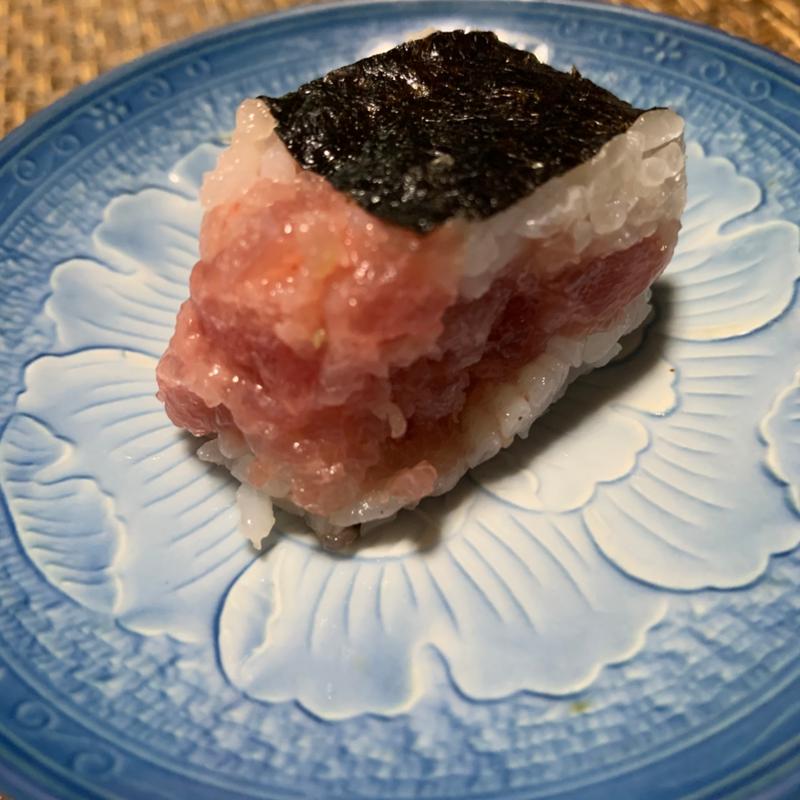 鮪巻き＆甘海老巻き(ハーフ)(有限会社カネフク浜形水産)