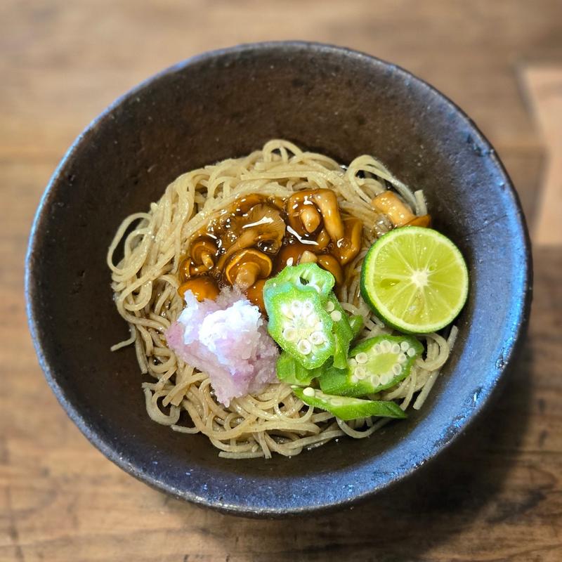 なめこと辛味大根おろしそば(そば切り 蔦屋)