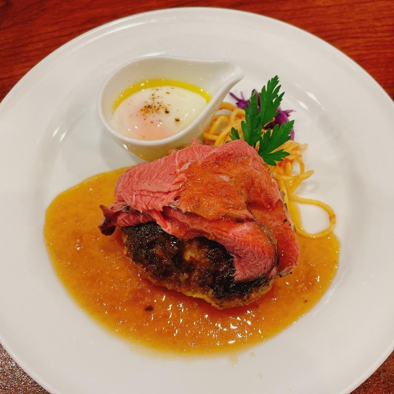 プレミアムハンバーグと低温調理ローフトビーフ(ニクサングルマン)