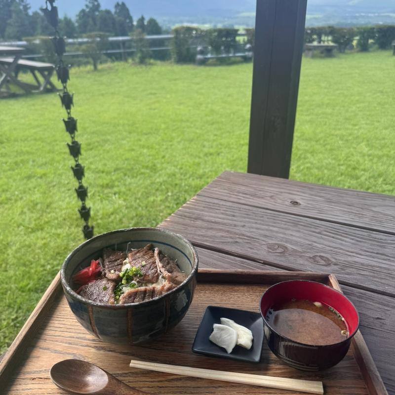 焼肉丼(べべんこ )