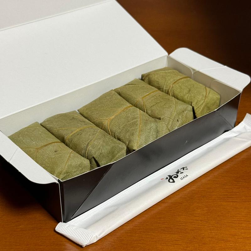 夏の柿の葉すし(ゐざさ中谷本舗 田原本店 （イザサナカタニホンポ）)