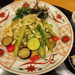 鶏と7種の夏野菜のネギ塩レモンペペロンチーノ