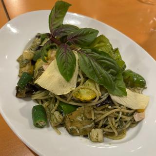 シラスと小柱と自家栽培野菜のジェノベーゼスパゲッティ