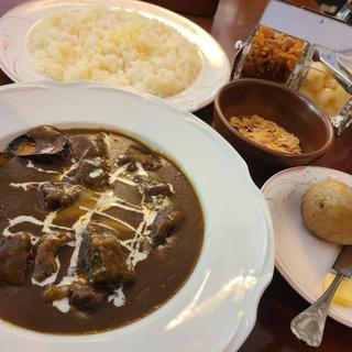 黒毛和牛スペシャルカレー チーズ スライスアーモンド