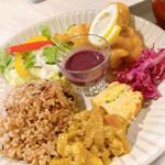 寝かせ酵素玄米と麹の日替わりプレートランチ