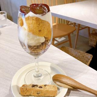 季節の果物のパフェ