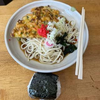 冷やし天ぷらうどん　おにぎり