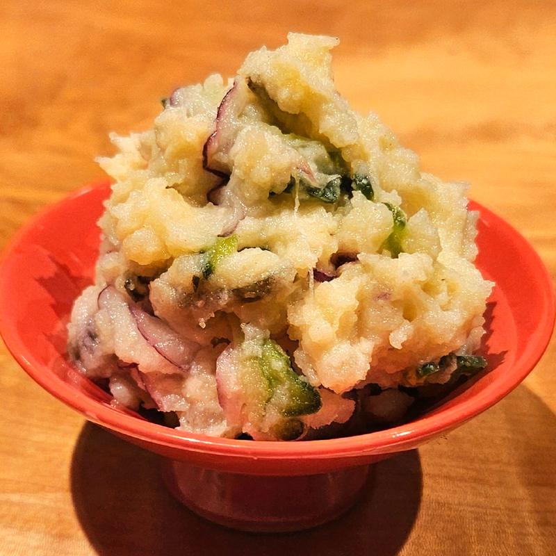 ゴーヤと茗荷、塩昆布のポテサラ(酒 秀治郎)