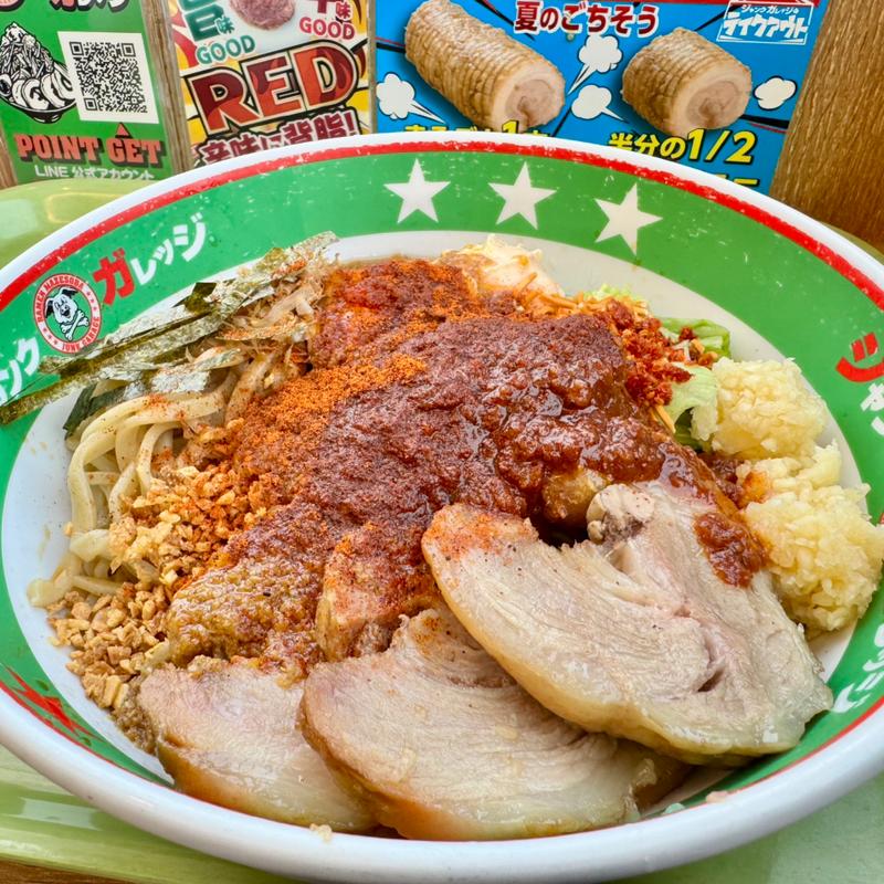 チリトマト冷しまぜそば＋チャーシュー2枚＋温玉(ジャンクガレッジ カインズ羽生店)