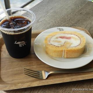 アイスコーヒー&ロールケーキ