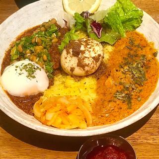 2種の限定カレー(SPICY CURRY 魯珈 （スパイシーカレー ろか）)