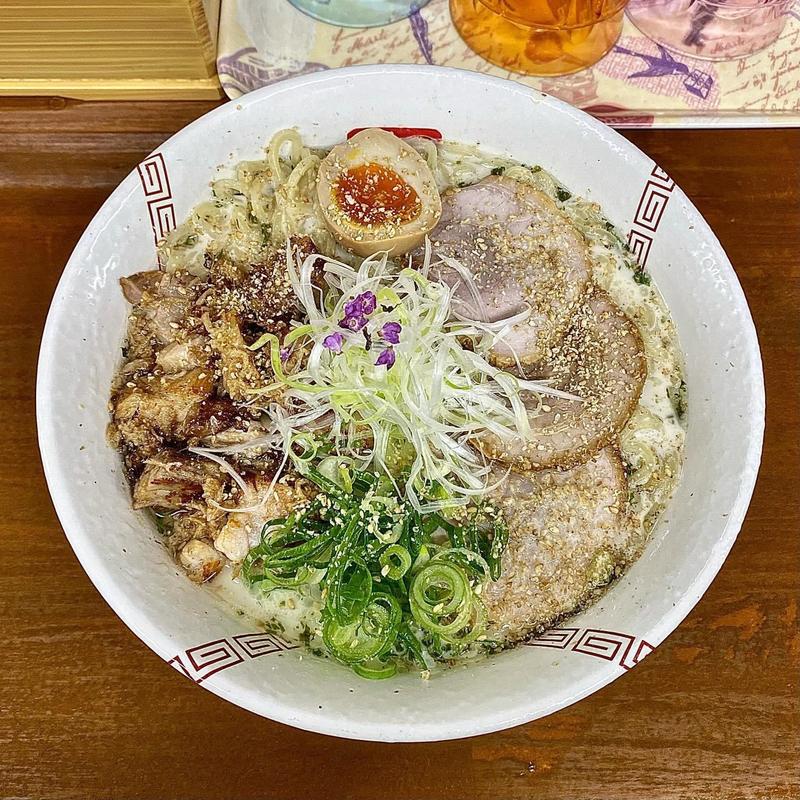 塩ちゃーしゅー麺 大盛(2玉)(らーめん 弥七)