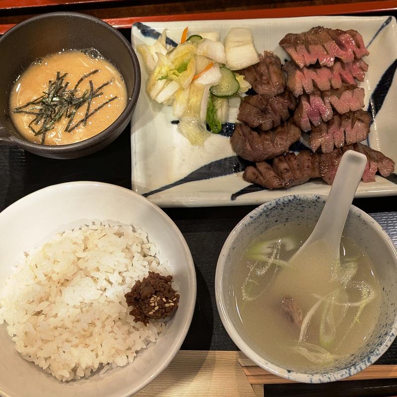 極上厚切りたん焼き（とろろ付き）(牛たん焼き 仙台辺見 川崎アゼリア店)