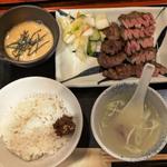 極上厚切りたん焼き（とろろ付き）