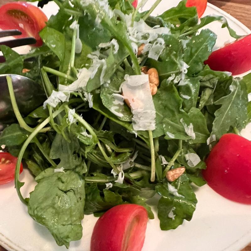 ルッコラとフルーツトマトサラダ(808 Monsmare)