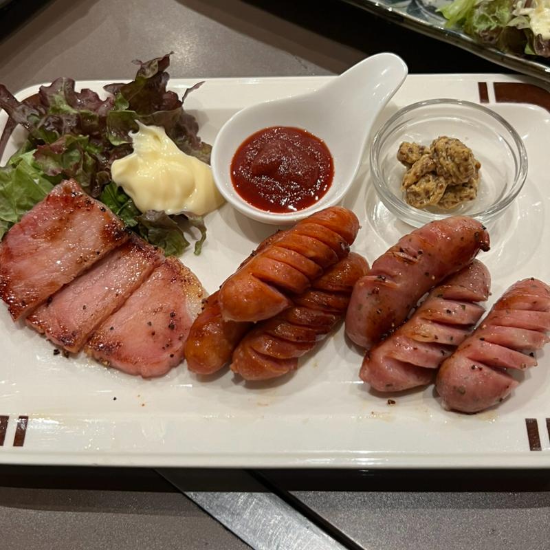 ソーセージ鉄板盛り合わせ(みくに)