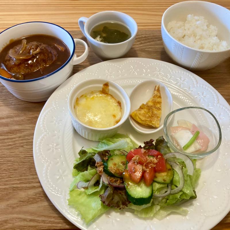 シチューハンバーグ（サラダ、スープ付き）(cafe hygge)