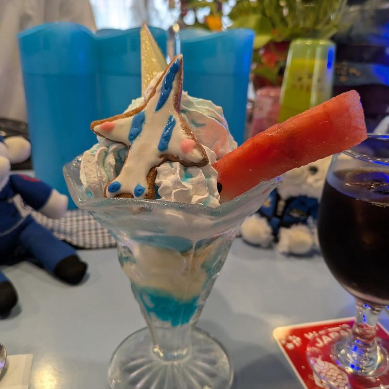 ブルーインパルスパフェ(レストラン　ぱらだいす)