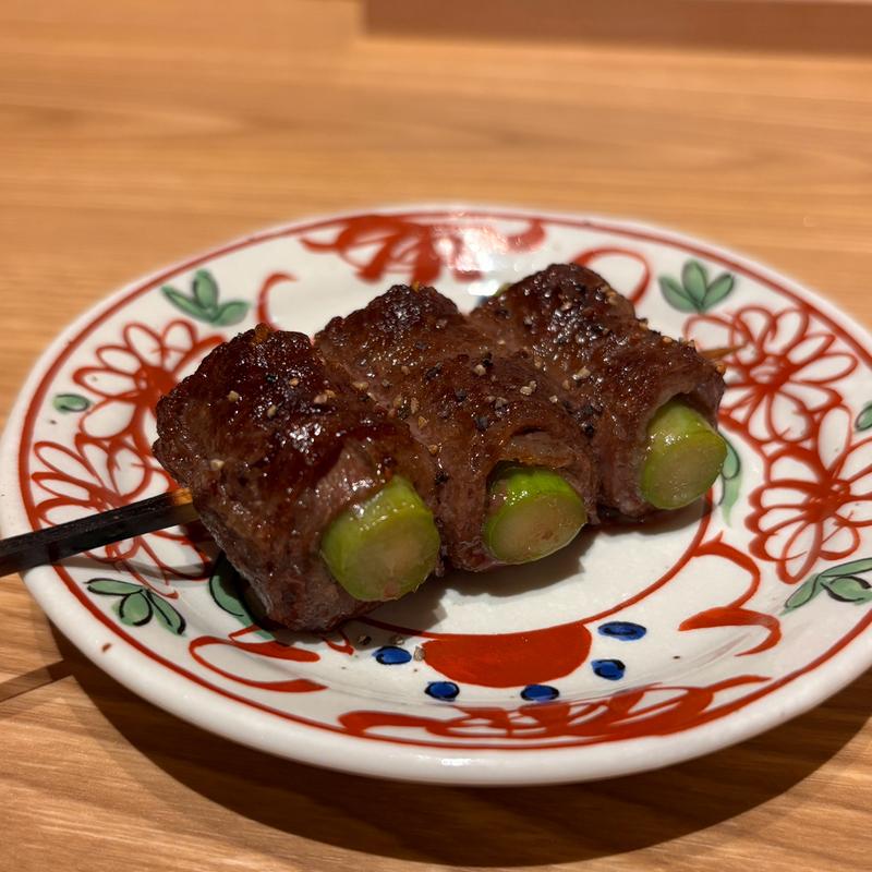 和牛アスパラ巻き串(和牛小皿 しんうち 虎ノ門ヒルズ)