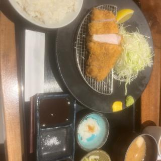 ロースカツ定食