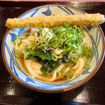 冷やしぶっかけうどんごぼう天トッピング